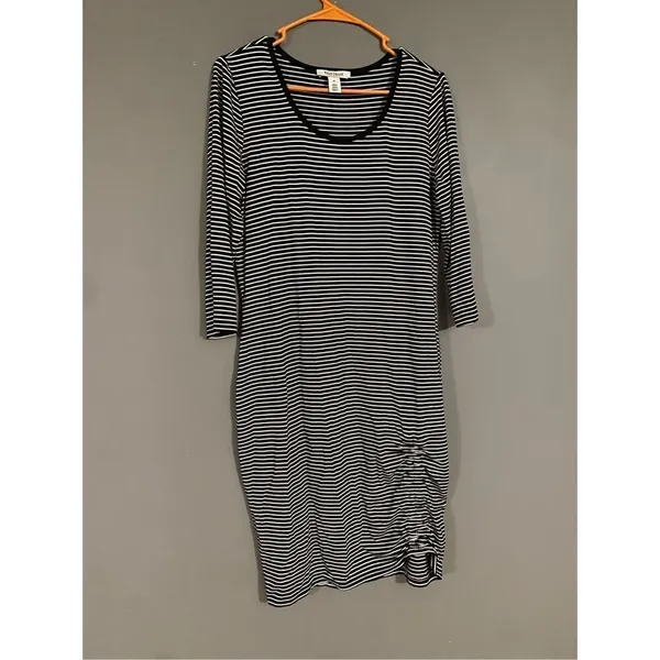 White House Black Market Black And White Curve Hem Long Sleeve Dress Size M - Image 2