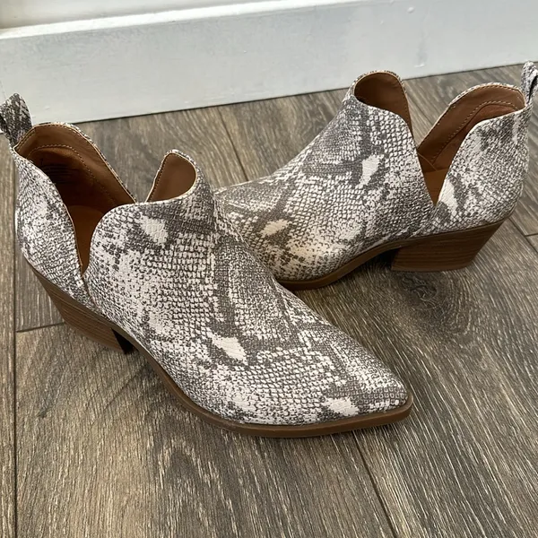 Universal Threads Ankle Height Grey Snakeskin Booties • Size 7 - Image 2