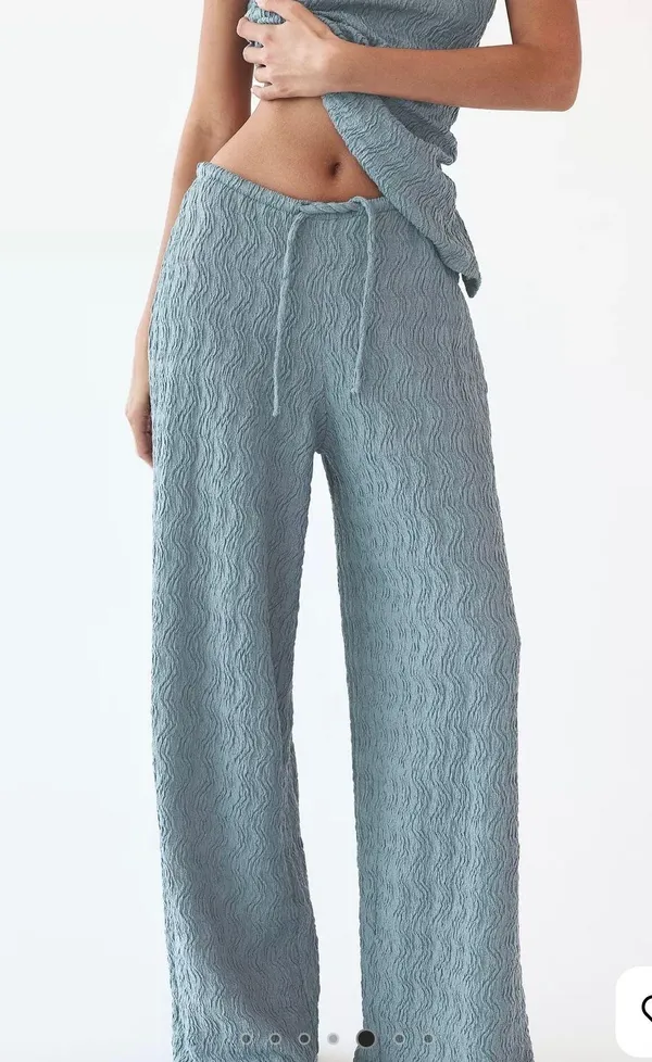 Flowing pants with an elastic waistband and textured - Image 5