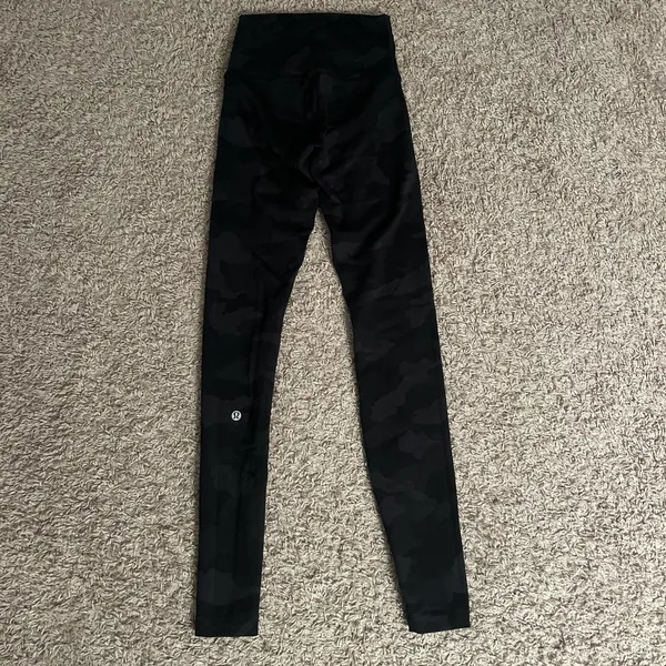 Lululemon black camo high rise leggings - Image 4