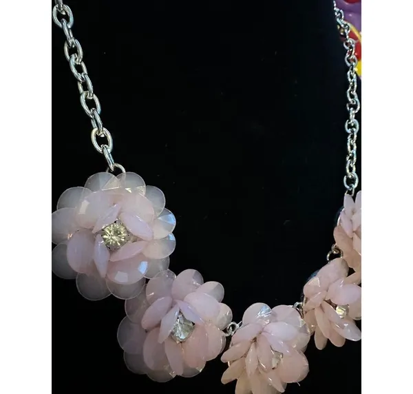 Elegant Pastel Pink Floral Blossom Crystal Statement Necklace silver Adjustable - Image 6