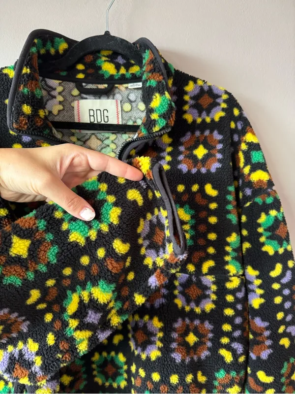 Urban Outfitters BDG Women’s Yosemite Granny Square Pattern Fleece Size Small - Image 5
