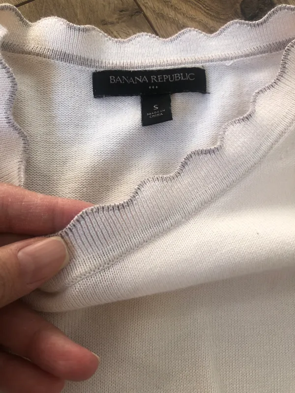 Banana Republic Sweater - Image 6