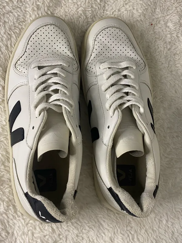 VEJA Leather Womens Sneakers Shoes Size 7 - Image 6
