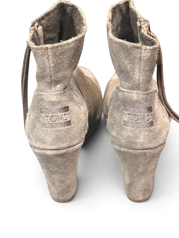 Toms suede ankle wedge bootie grey - chic and comfortable for everyday - Image 6