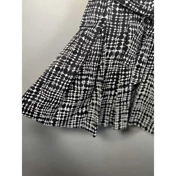 Calvin Klein Black‎ White Pleated Sheath Dress Career Sleeveless Size 8 P Belted - Image 3