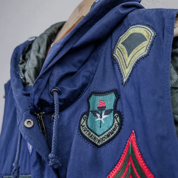 Sheryl Crow Military Patch Utility Vest Women's L Blue Quilted Lining Hooded‎ - Image 3