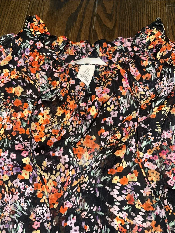 H&M floral longsleeve top size small - Image 5