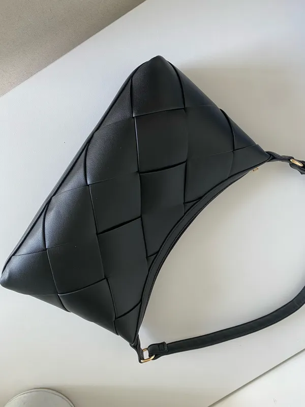 New Like Dreams Kweli Woven Shoulder BucketBag Black - Image 3