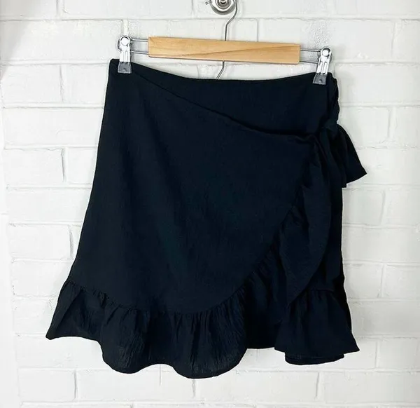 Pink Lily Classic Black Faux Wrap Ruffle Skirt Size M - Image 2