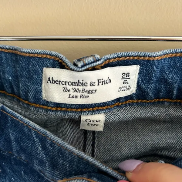 Abercrombie low rise baggy jeans - Image 2