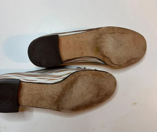 Womens 2 Tone Brown Flats Size 5 1/2B - Image 7