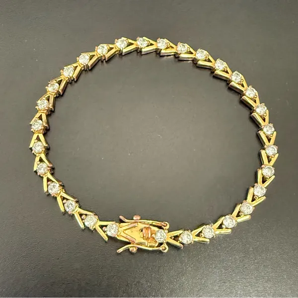 Vintage Unsigned Gold-tone Clear Rhinestone Crystal V Chevron Tennis Bracelet - Image 4