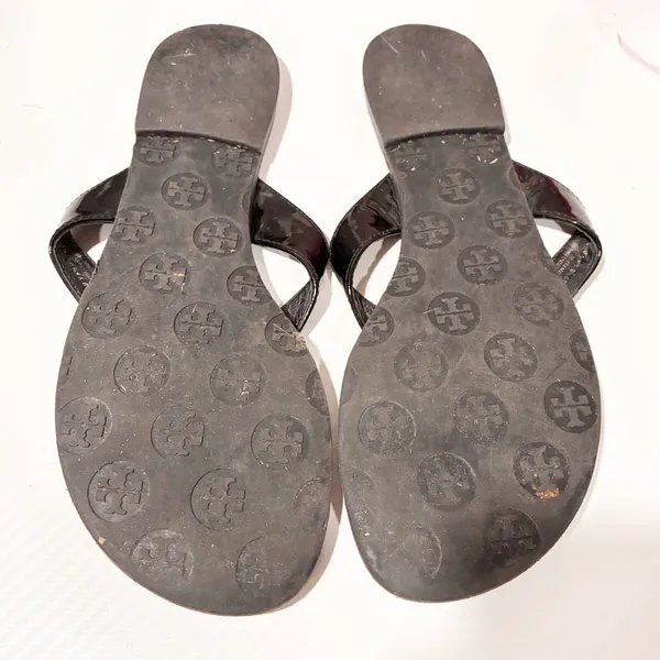 Tory Burch Thora Black Leather Gold Logo Medallion Thong Sandal Size 8M - Image 6