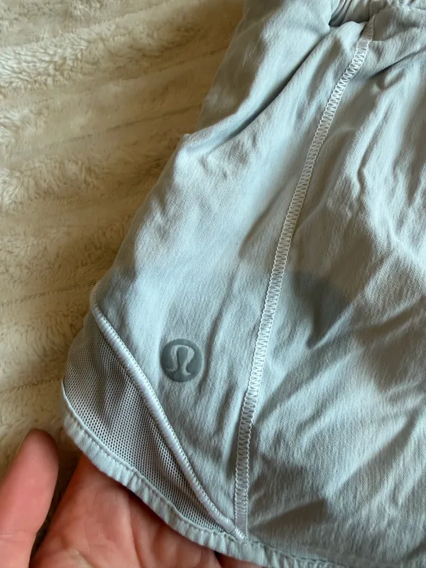 Lululemon Hotty Hot Shorts 2.5" White Low-Rise - Image 3