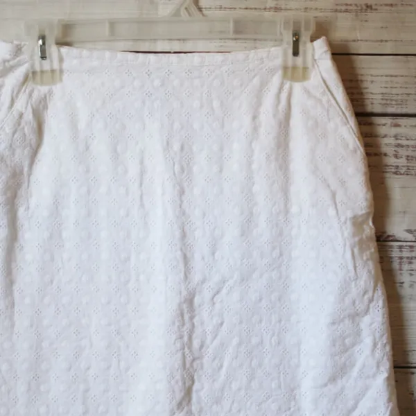 L.L..Bean favorite fit white eyelet fairhaven a-line skirt Size 8 - Image 5