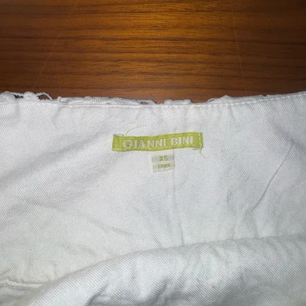 Gianni Bini White Lace Mini Skirt XS - Image 3