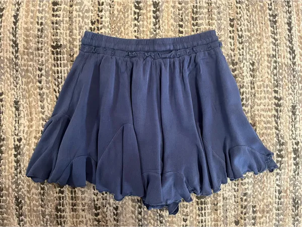 Urban Romantics blue flowy shorts/skort - Image 2