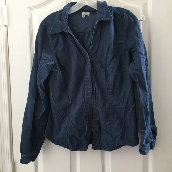 FINAL MARKDOWN LADIES St. John’s bay pinwale corduroy blouse med - Image 2