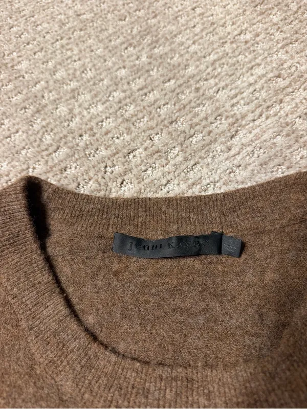 Jenni Kayne Brown Oversized Light Weight Sweater size small - Image 4