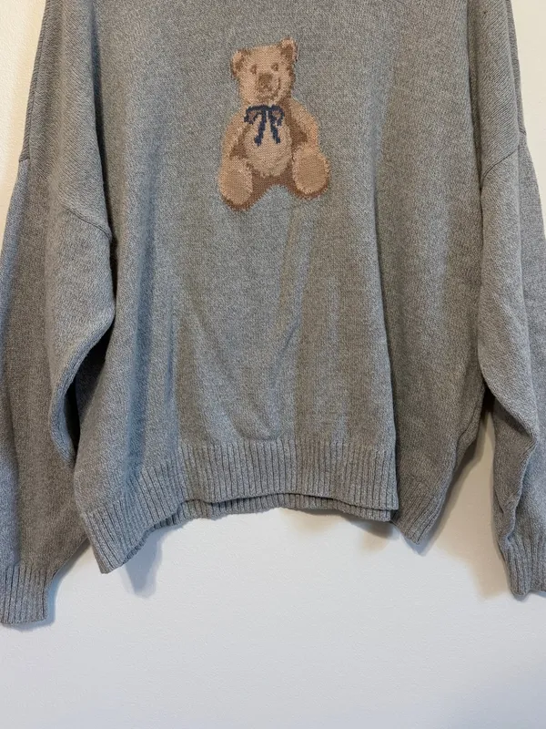 Hollister Teddy Bear Sweater Size XL Pullover Soft Bow Gray Cozy Crew Neck - Image 5