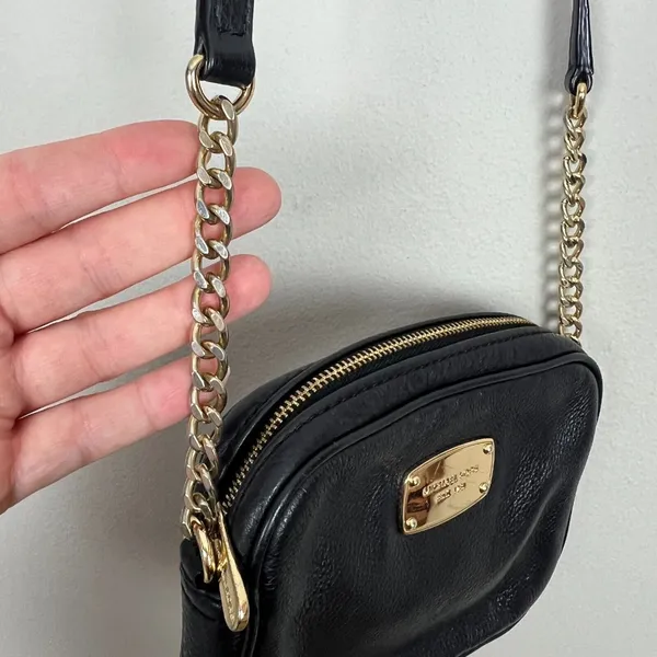Michael Kors Crossbody‎ Bag Black Leather Gold Chain Strap Zip Card Slots Small - Image 3