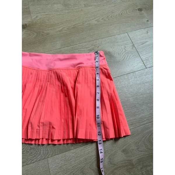 EUC Women Lululemon Pleat To Street Skirt II Grapefruit neon tennis skirt Size 8 - Image 6