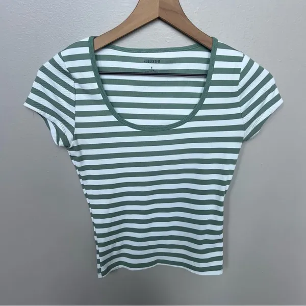 Hollister Ribbed Seamless Fabric Scoop Baby Tee Size Small Green White Stripes - Image 2