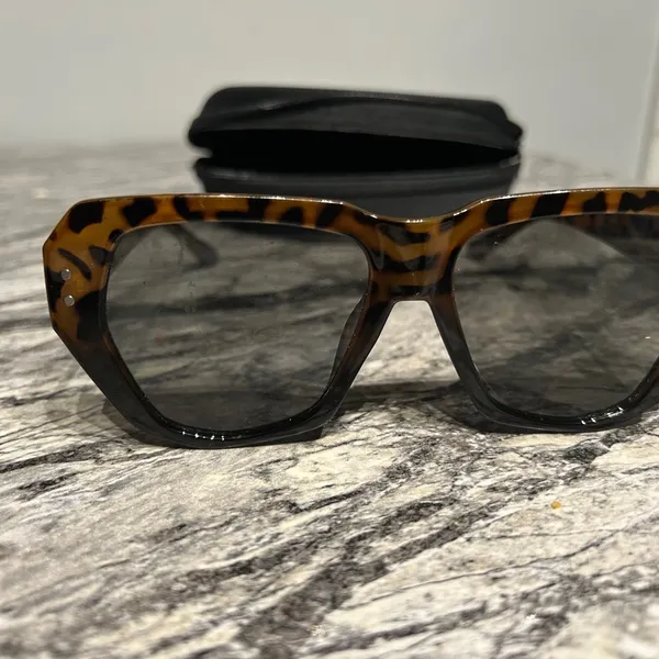 Tortoise Shell Sunglasses Brown - Image 9