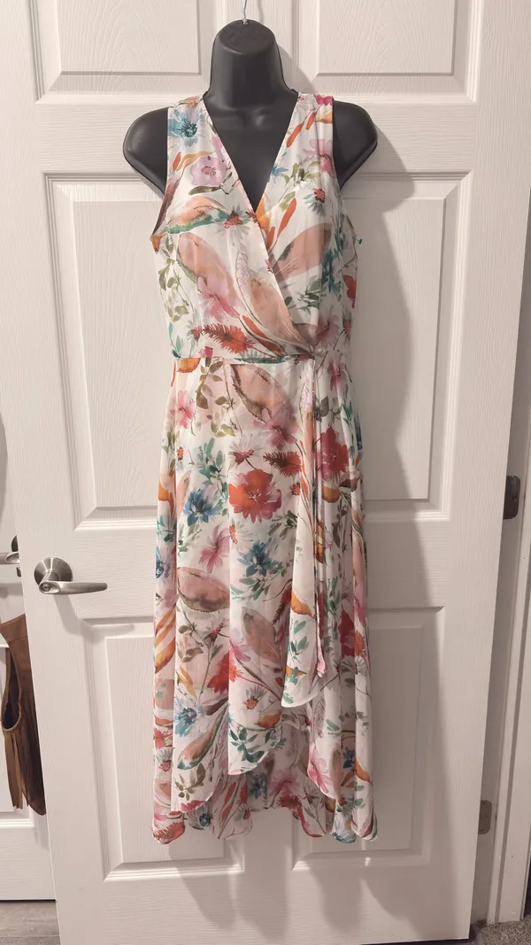 Calvin Klein Floral Chiffon Maxi Dress Size 6 – Surplice V-Neck, Lined, Summer - Image 2