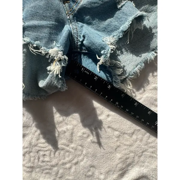 Levi’s 501 Women’s Cut Off Denim Shorts Size W32 Ripped Distressed - Image 11