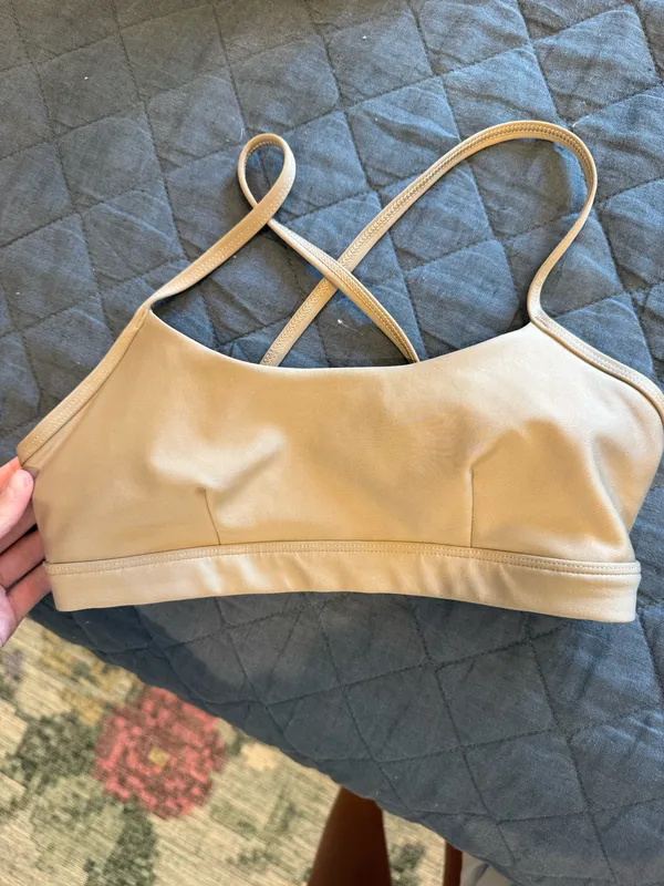 Alo Intrigue Bra Yoga - Image 2