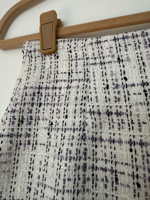Aritzia Babaton Tweed Boucle Skirt Womens 2 White Black Lavendar - Image 2