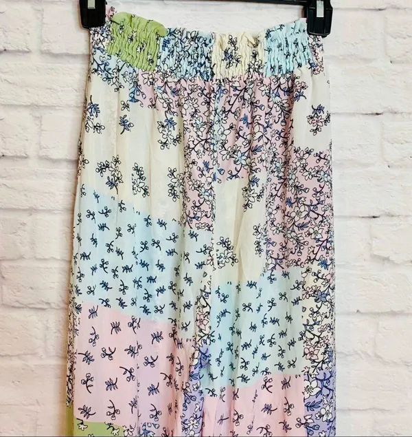 Boutique NEW Floral Patch Pants - Image 9