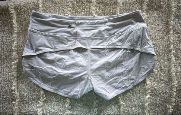 Lululemon Shorts Speed Up 2.5" White - Image 2