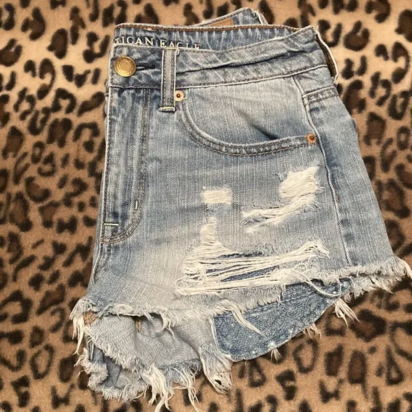 AMERICAN EAGLE Shorts Women’s Size 2 AE HI-RISE FESTIVAL Shorts Distressed - Image 14