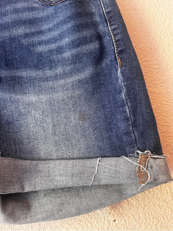 Casual Cuffed Dark Blue Denim Jean Shorts Size 6 - Image 3