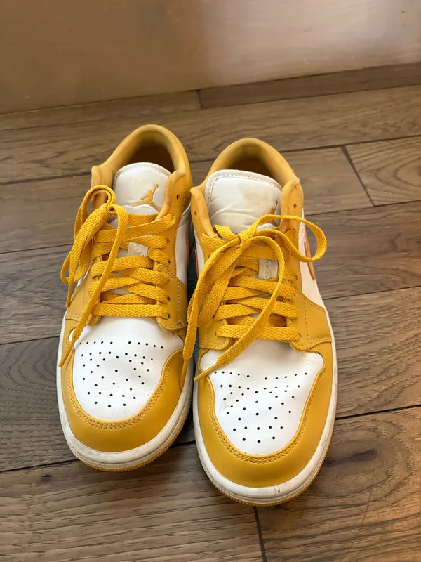 Yellow Nike shoes - Image 3