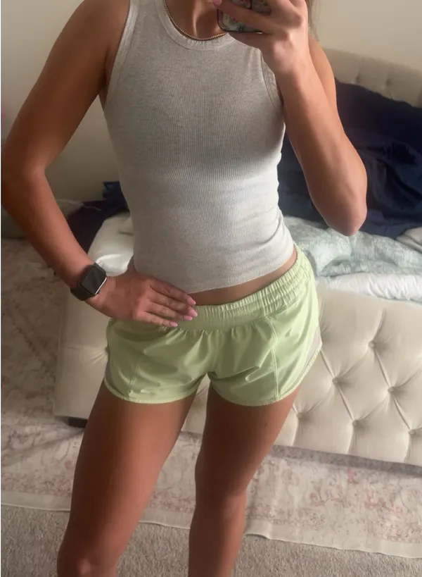 Lululemon Shorts Hotty Hot 2.5" Low-Rise - Image 5