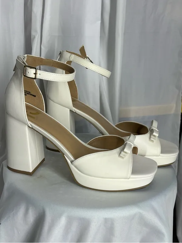 New Report White Platform Ankle-Strap Sandals with Bow Accent Size 9 - Image 2