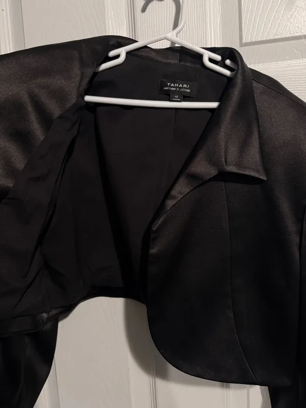 Women’s Tahari Black Cropped Satin Blazer Size - 12 - Image 2