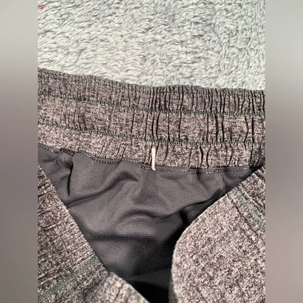 Lululemon athletica Hotty hot short long Heather Gray Athletic Shorts 4” size 6 - Image 5