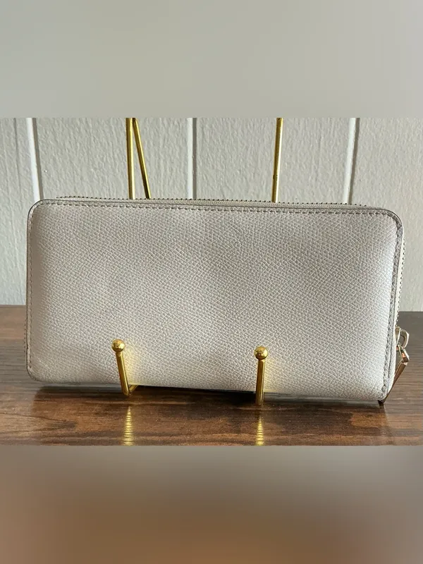Rare two-tone Coach accordion zip around chalk white navy blue Leather Wallet - Image 3