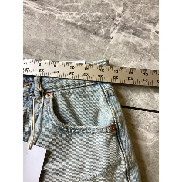 Zara High-Rise Curved Denim Shorts Light Wash Distressed Frayed Size 2 24 EU 34 - Image 2