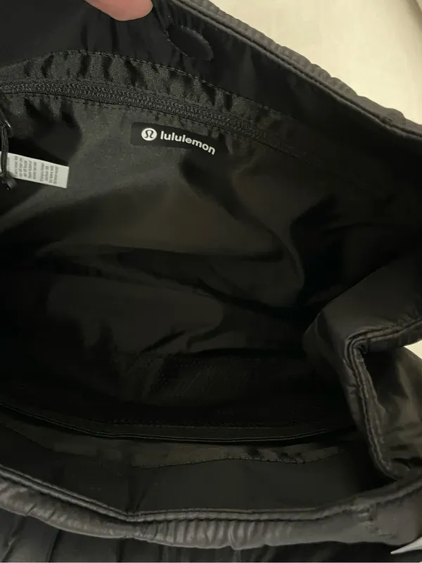 Lululemon NWT Quilty Pleasures Shoulder Bag Mini 5L Black Wordmark - Image 8