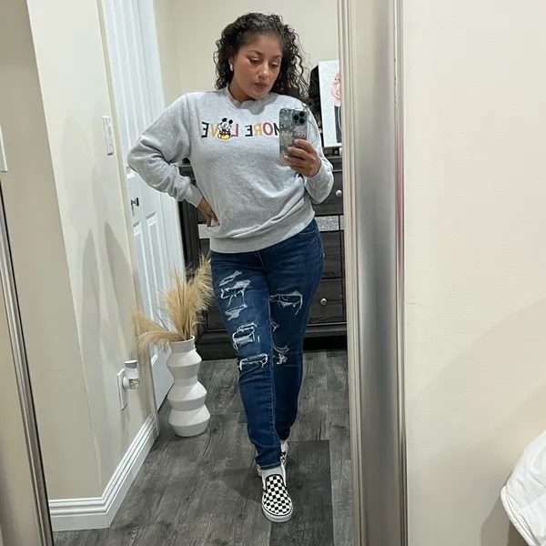 ❤️💛MICKY MOUSE SWEATER💛❤️ - Image 2