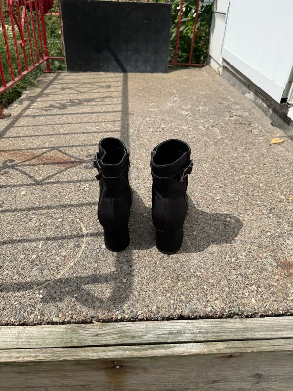 Black Heeled Boots Size 9 - Image 4