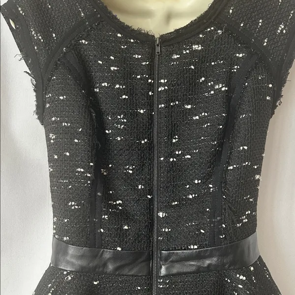 Milly Black/White Wool Tweed Fabric Sleeveless Peplum Blouse Top **Size 2** 🌺🌺 - Image 4