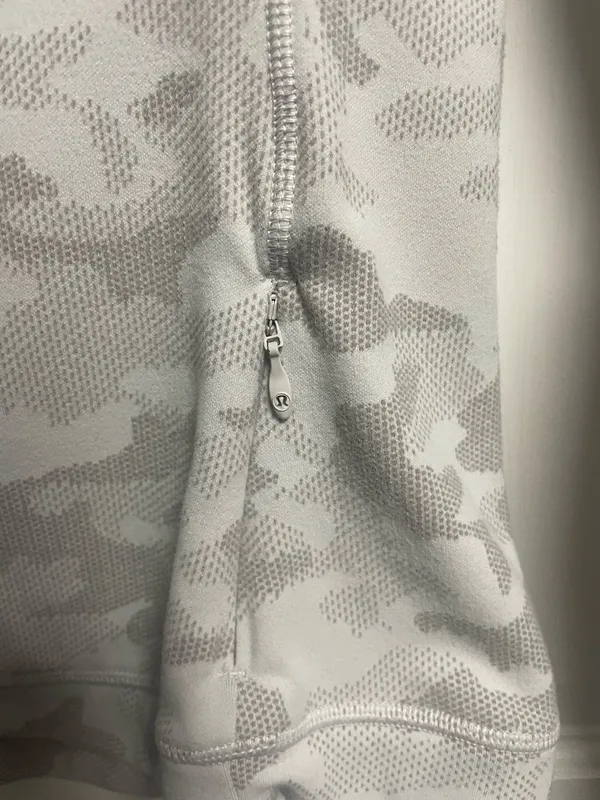 Lululemon grey camo top  - Image 5