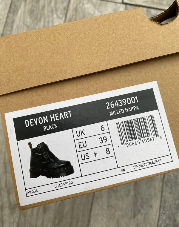 Dr Martens black leather heart shaped buckle boot US size 6 - Image 9